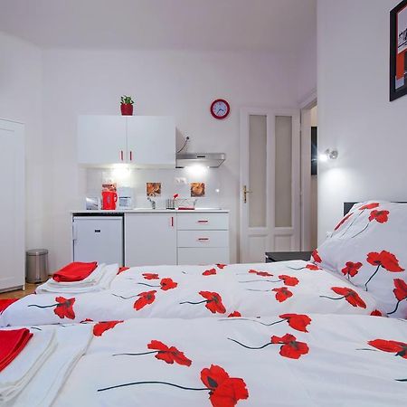 Parking, Ac, Wifi Flat Next To Andrassy Ave Apartment Budapest Room photo